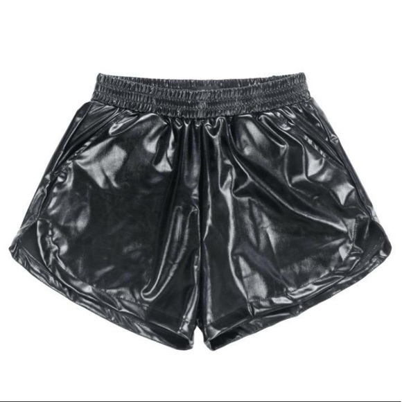 Faux leather shorts - Picture 4 of 5